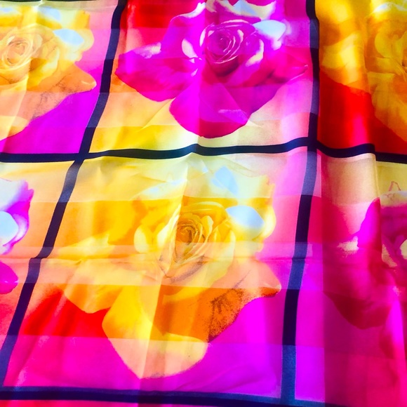 Art of the Scarf Tie Rack Scarf /Italy /Polyester  Roses  Design  Red 34 by 36" - Picture 2 of 9